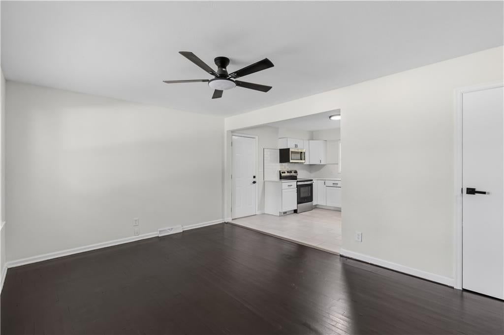 Photo 9 of 26 - 9130 E 44th Street, Kansas City, MO 64133