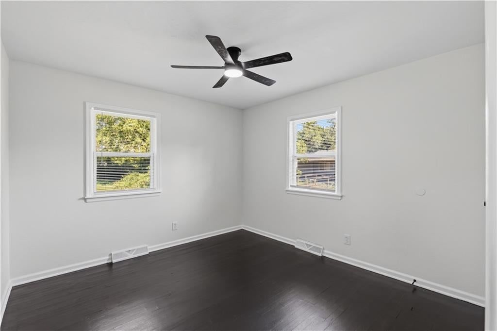 Photo 10 of 26 - 9130 E 44th Street, Kansas City, MO 64133
