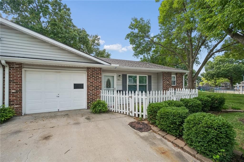 7831 Freeman Avenue — photo 2