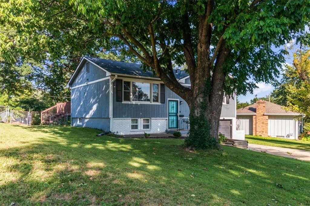 8302 Manning Avenue, Raytown, MO: listing photo 2