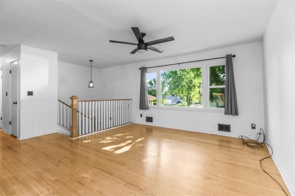 Photo 5 of 26 - 8302 Manning Avenue, Raytown, MO 64138