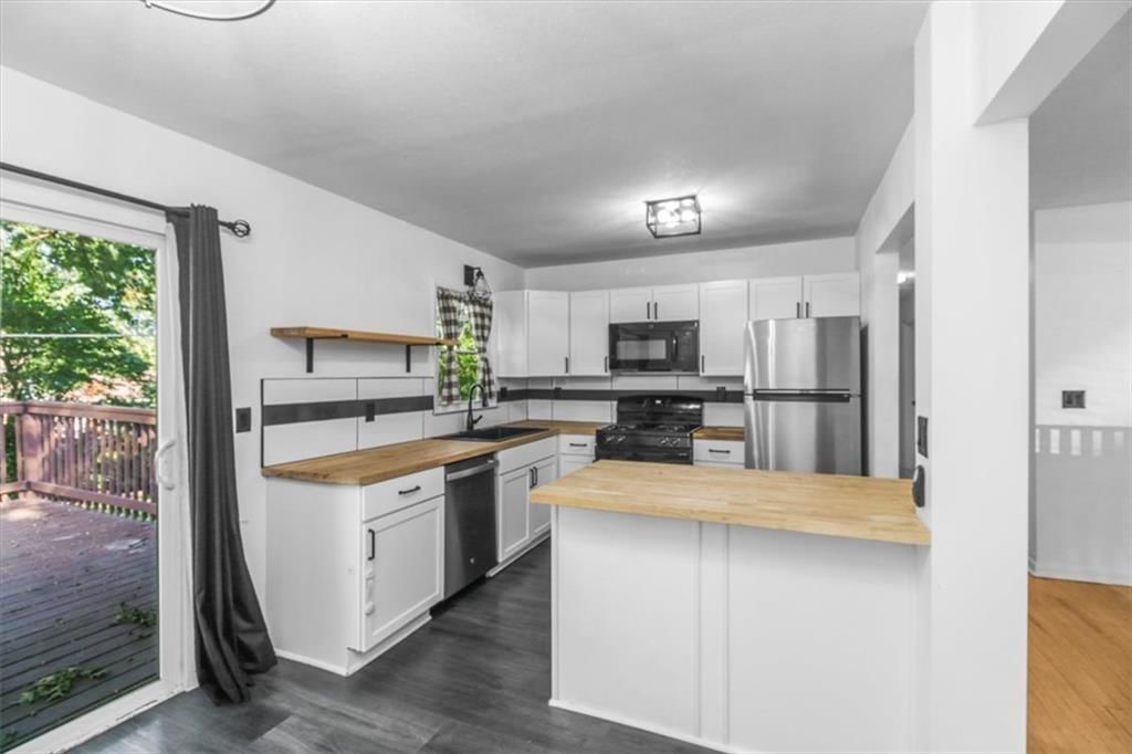 Photo 8 of 26, 8302 Manning Avenue, Raytown, MO 64138