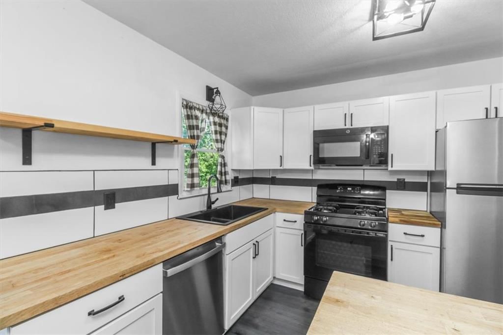 Photo 9 of 26 - 8302 Manning Avenue, Raytown, MO 64138