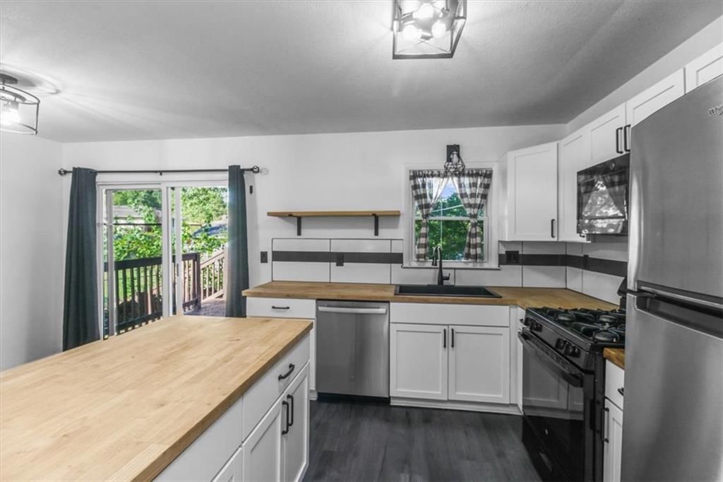 Photo 12 of 26 - 8302 Manning Avenue, Raytown, MO 64138