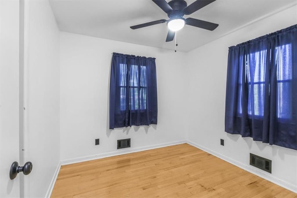 Photo 14 of 26 - 8302 Manning Avenue, Raytown, MO 64138