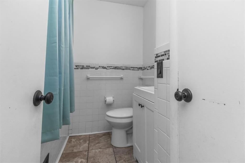 Photo 16 of 26 - 8302 Manning Avenue, Raytown, MO 64138
