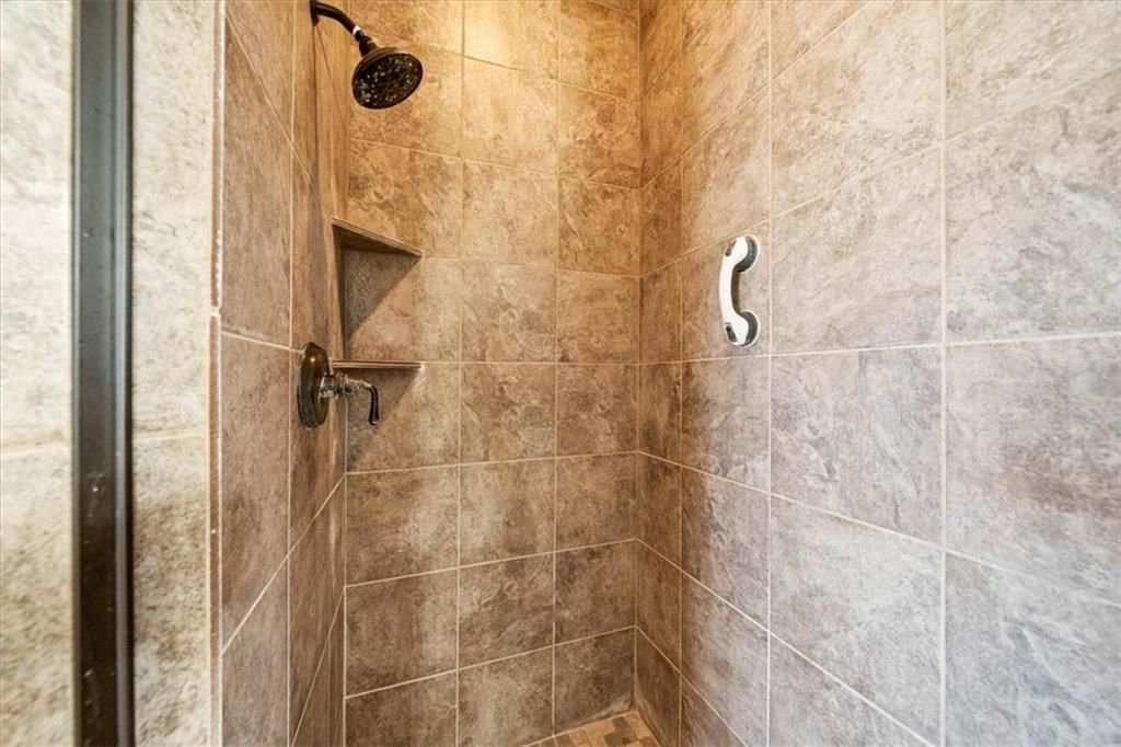 Photo 17 of 35 - 3111 N 118TH Terrace, Kansas City, KS 66109