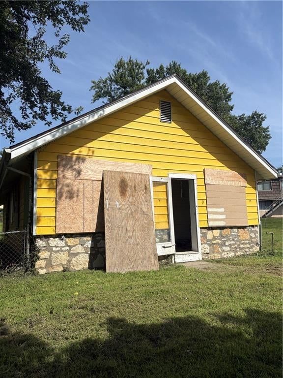 3717 N Brighton Avenue — photo 2