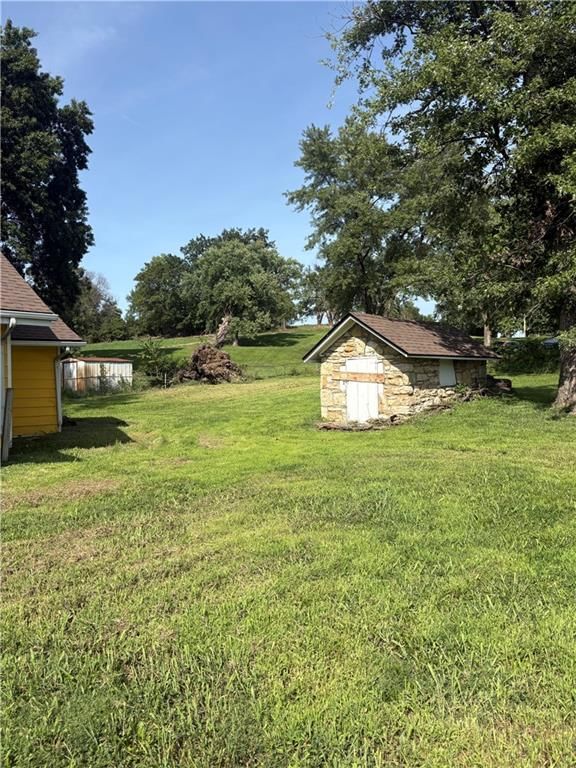 3717 N Brighton Avenue — photo 3