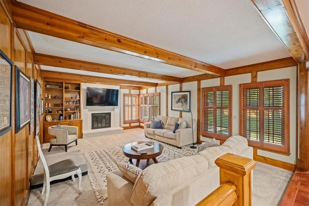 Photo 5 of 31, 4401 W 128th Street, Leawood, KS 66209