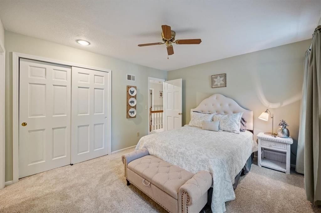 Photo 15 of 31 - 4401 W 128th Street, Leawood, KS 66209