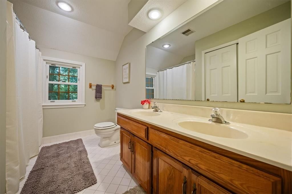 Photo 19 of 31 - 4401 W 128th Street, Leawood, KS 66209