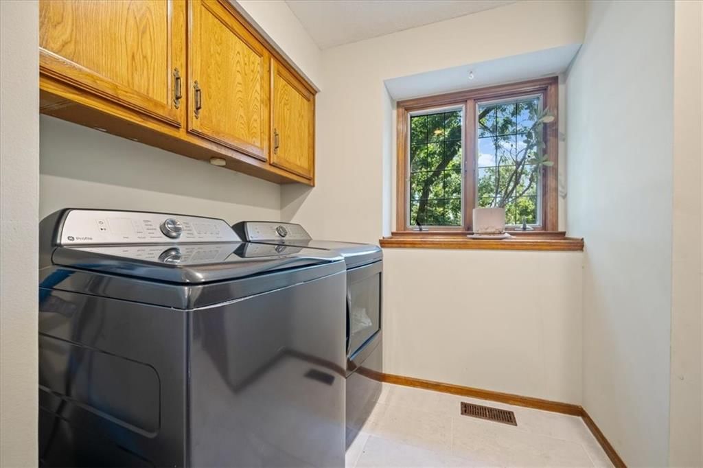 Photo 26 of 31 - 4401 W 128th Street, Leawood, KS 66209