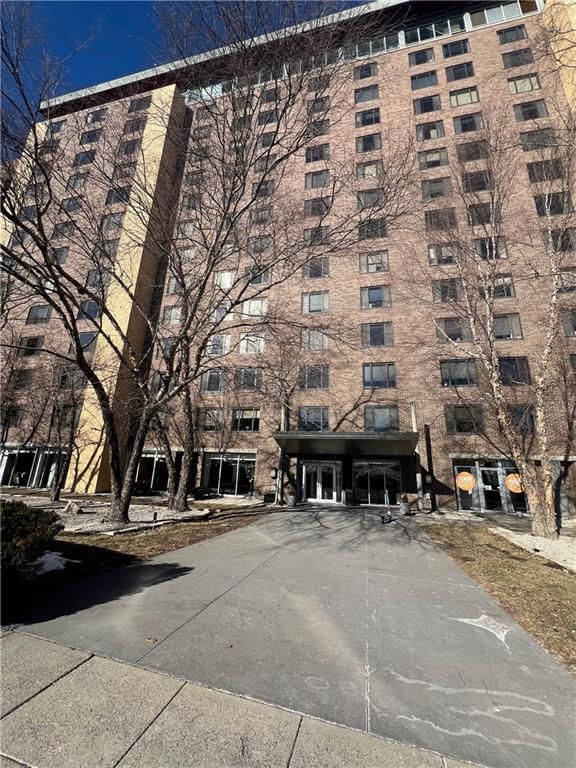 600 E 8th Street — photo 1