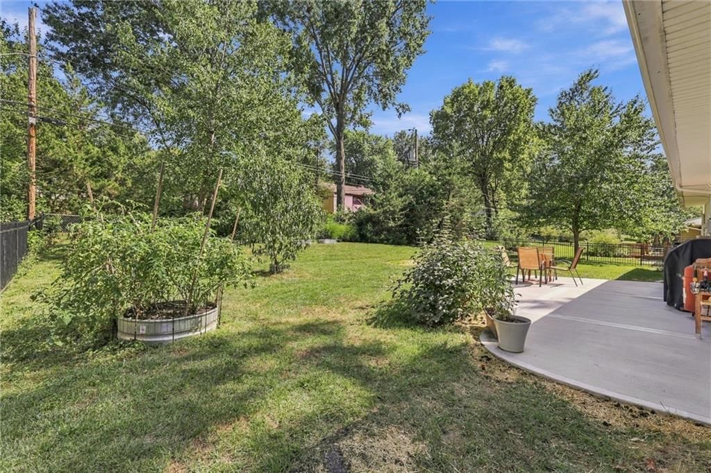 Big backyard, fenced yard and vinyl fence at 8703 Belleview Avenue, Kansas City, MO 64114