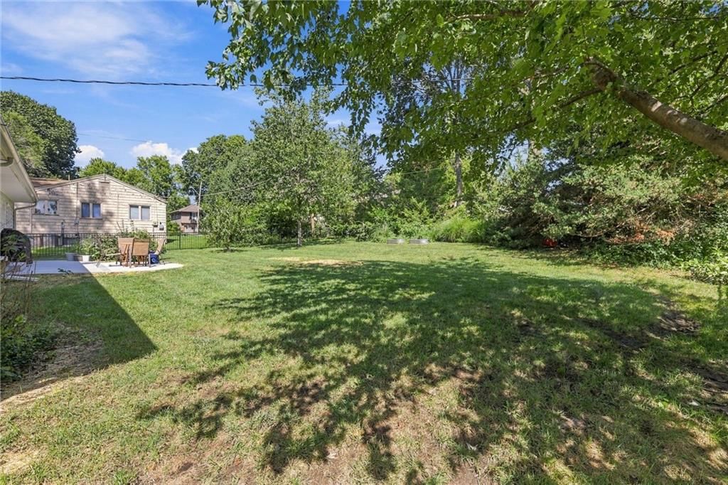 Photo 34 of 37 - 8703 Belleview Avenue, Kansas City, MO 64114
