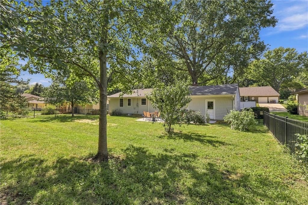 Photo 35 of 37 - 8703 Belleview Avenue, Kansas City, MO 64114