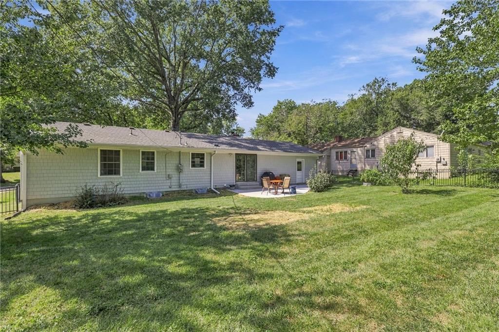 Photo 36 of 37 - 8703 Belleview Avenue, Kansas City, MO 64114