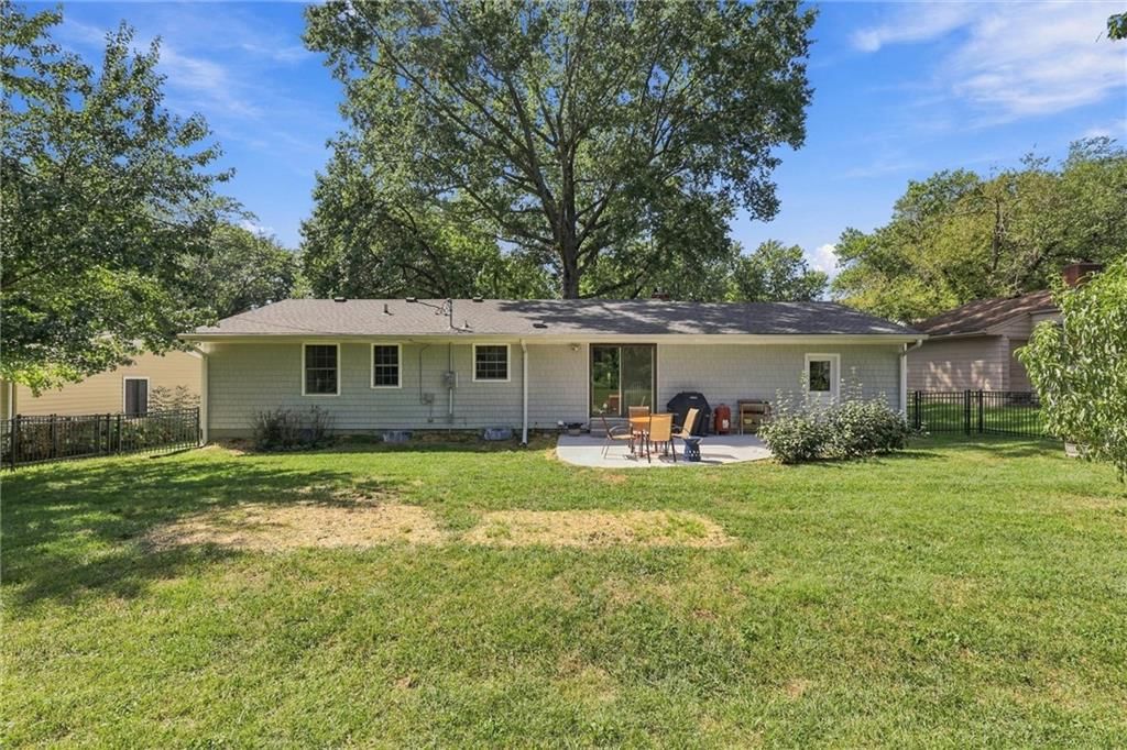 Photo 37 of 37 - 8703 Belleview Avenue, Kansas City, MO 64114