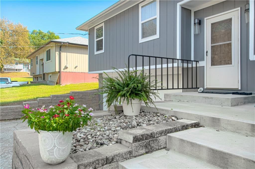 1120 Hickory Street — photo 3