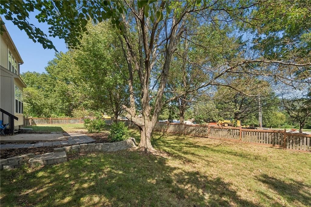 15113 W 156th Terrace — photo 33