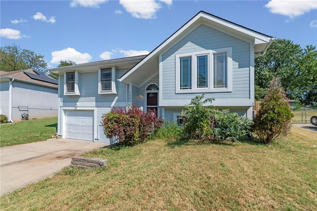1403 Dickinson Road — photo 3