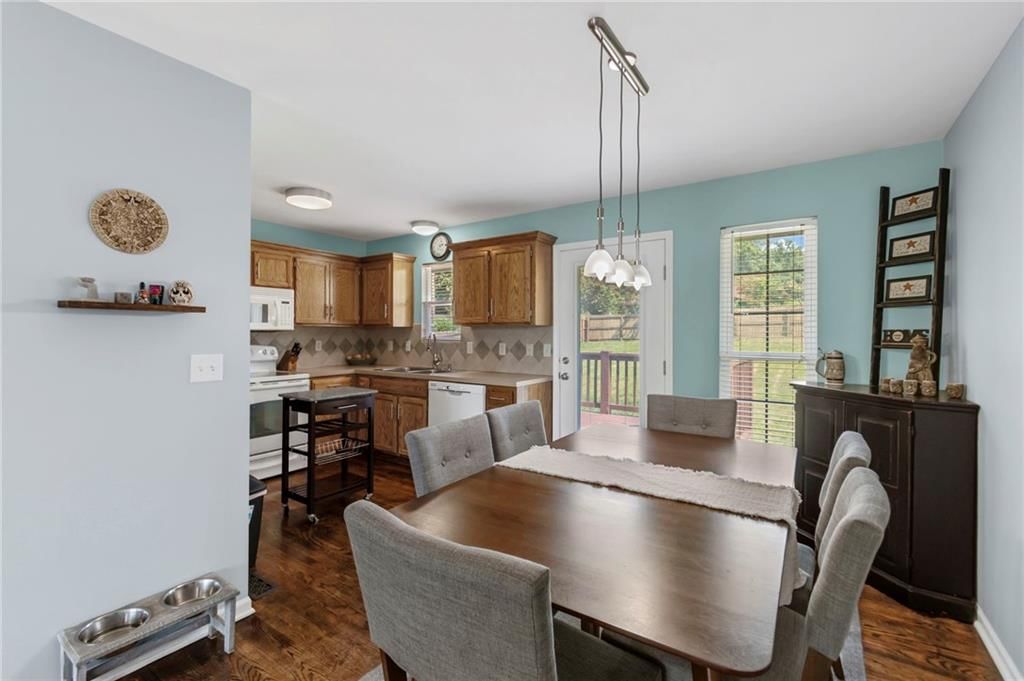 1403 Dickinson Road — photo 8