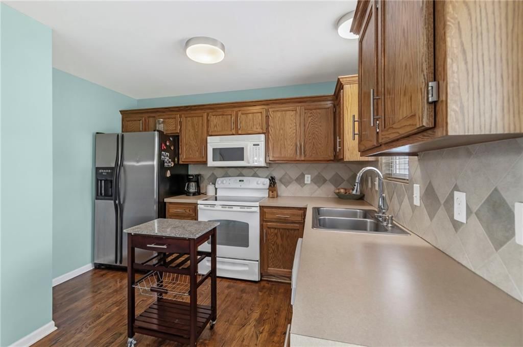 1403 Dickinson Road — photo 10