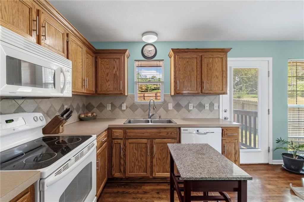 1403 Dickinson Road — photo 11