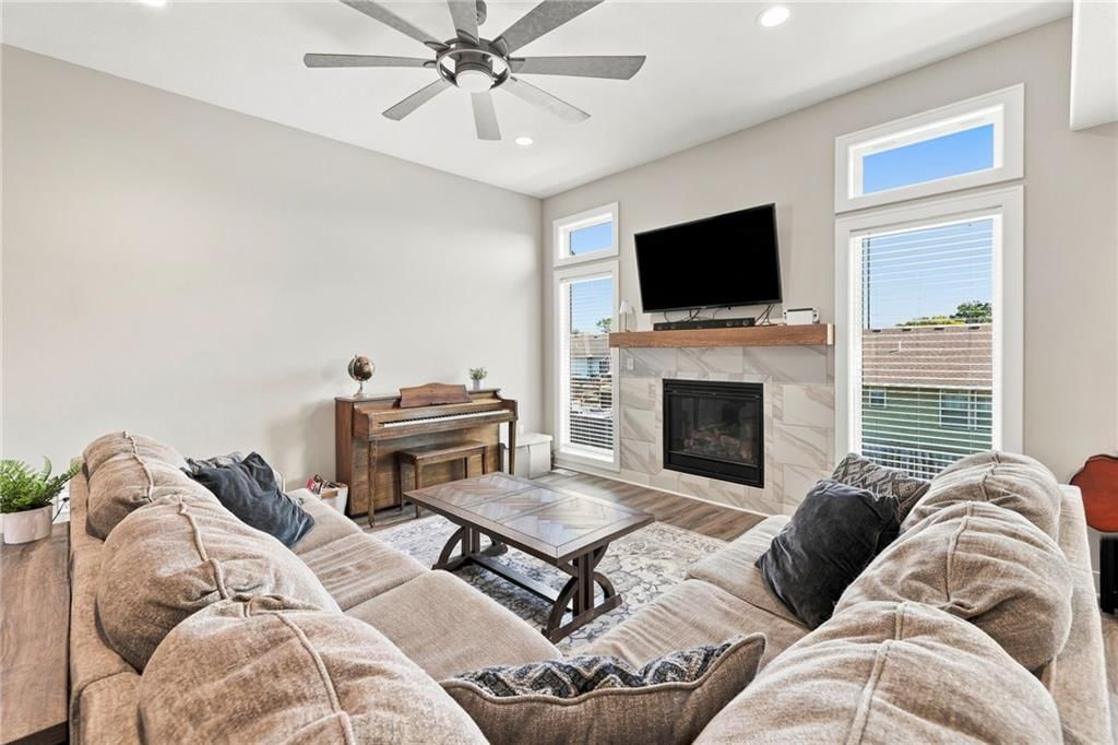 305 S Wilson Street — photo 9