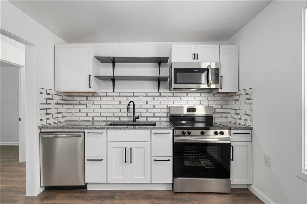 Photo 5 of 33, 2909 Topping Avenue, Kansas City, MO 64129