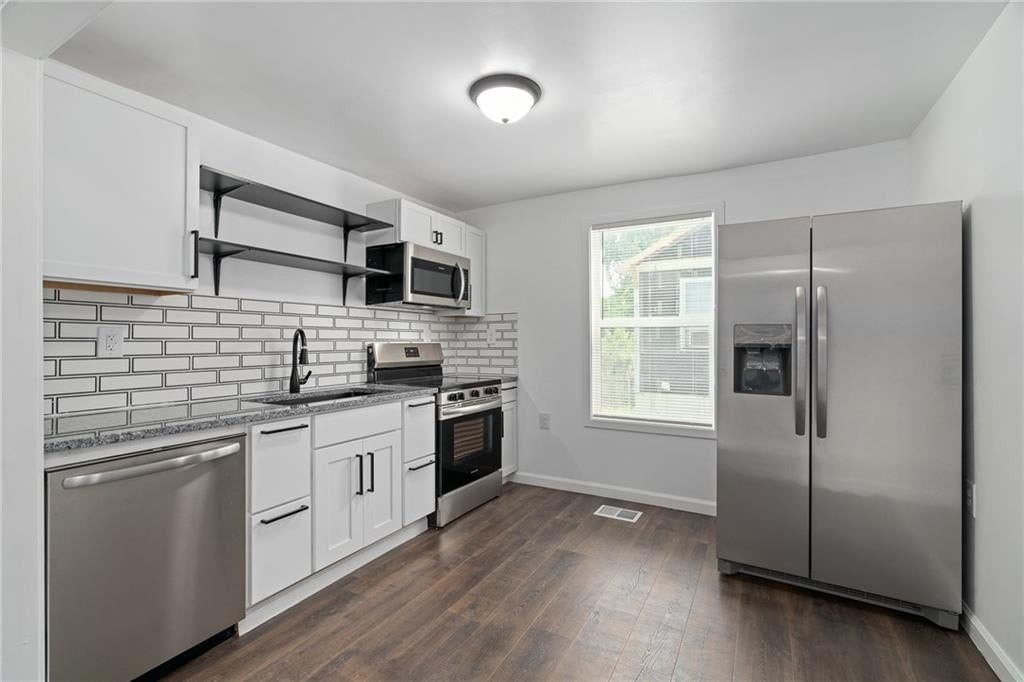 Photo 6 of 33, 2909 Topping Avenue, Kansas City, MO 64129