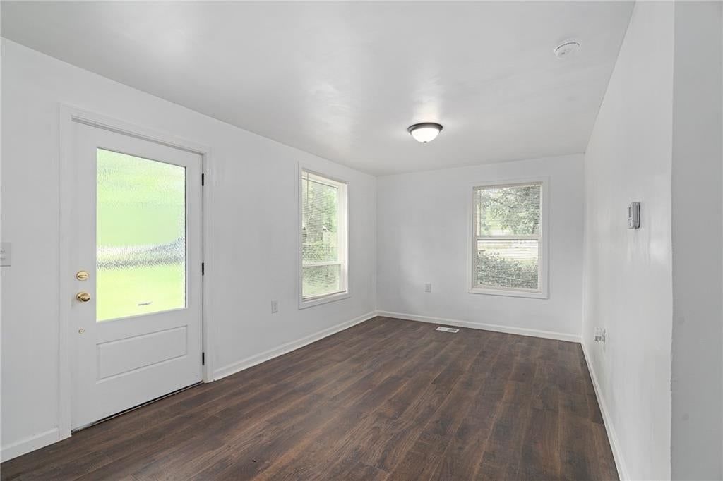 Photo 10 of 33 - 2909 Topping Avenue, Kansas City, MO 64129