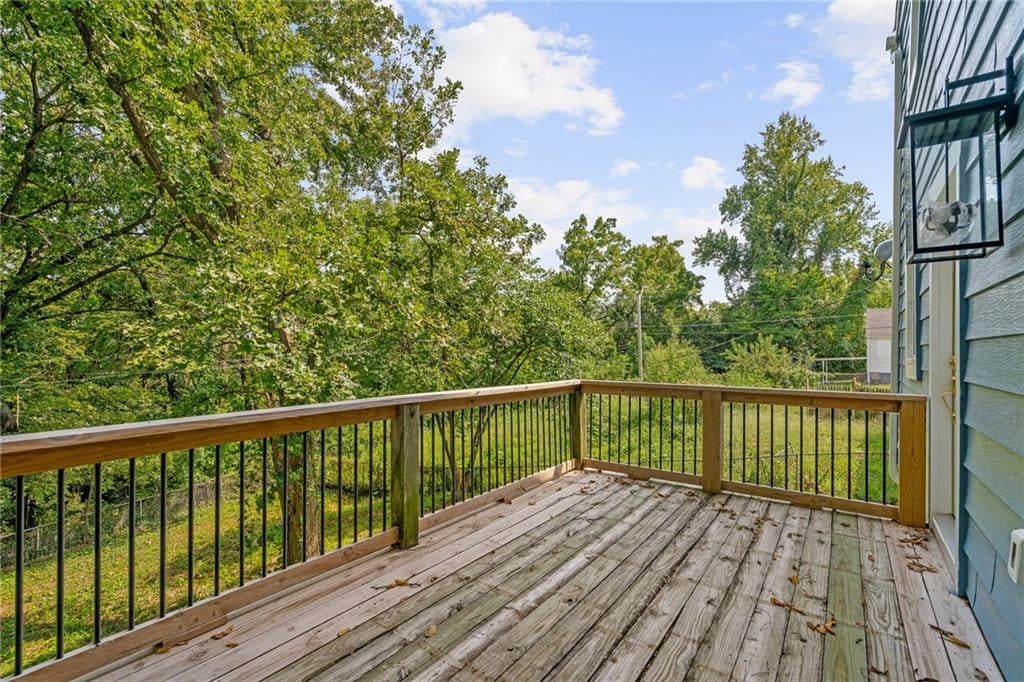 Photo 11 of 33 - 2909 Topping Avenue, Kansas City, MO 64129