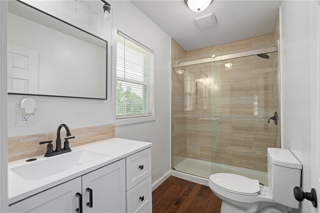Photo 17 of 33, 2909 Topping Avenue, Kansas City, MO 64129