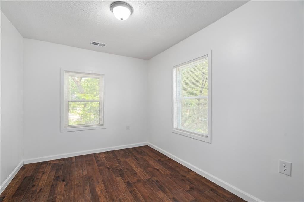 Photo 19 of 33 - 2909 Topping Avenue, Kansas City, MO 64129