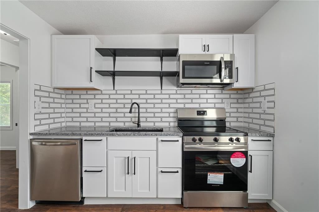 Photo 20 of 33 - 2909 Topping Avenue, Kansas City, MO 64129