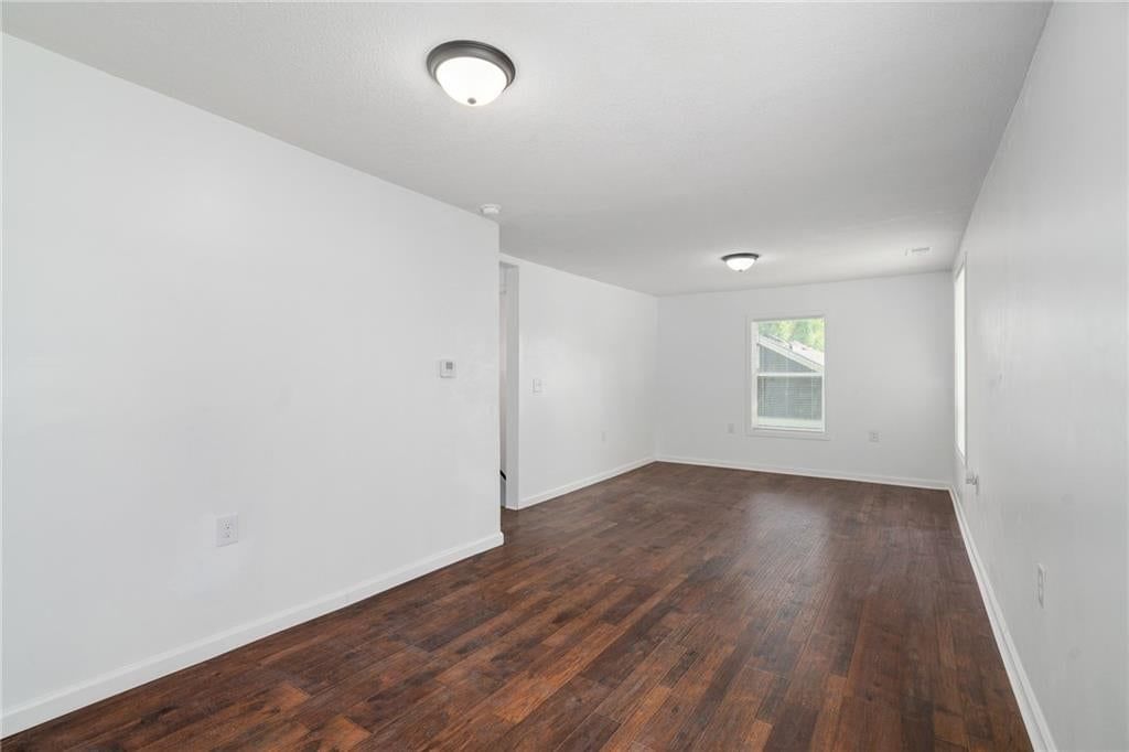 Photo 22 of 33 - 2909 Topping Avenue, Kansas City, MO 64129