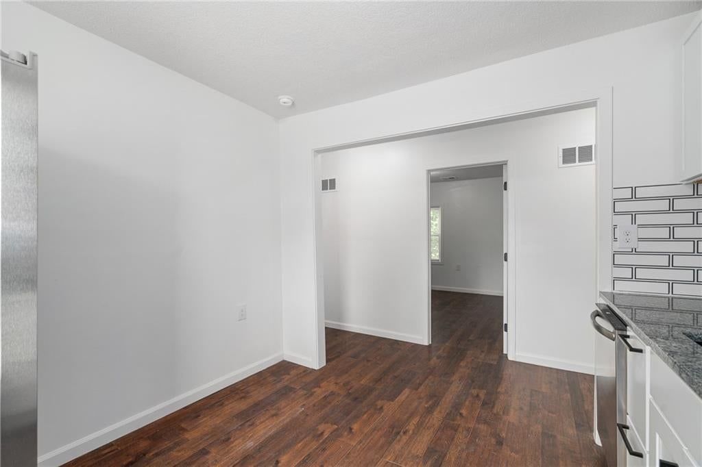 Photo 23 of 33 - 2909 Topping Avenue, Kansas City, MO 64129