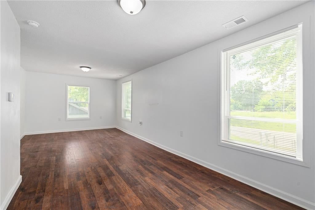Photo 26 of 33 - 2909 Topping Avenue, Kansas City, MO 64129