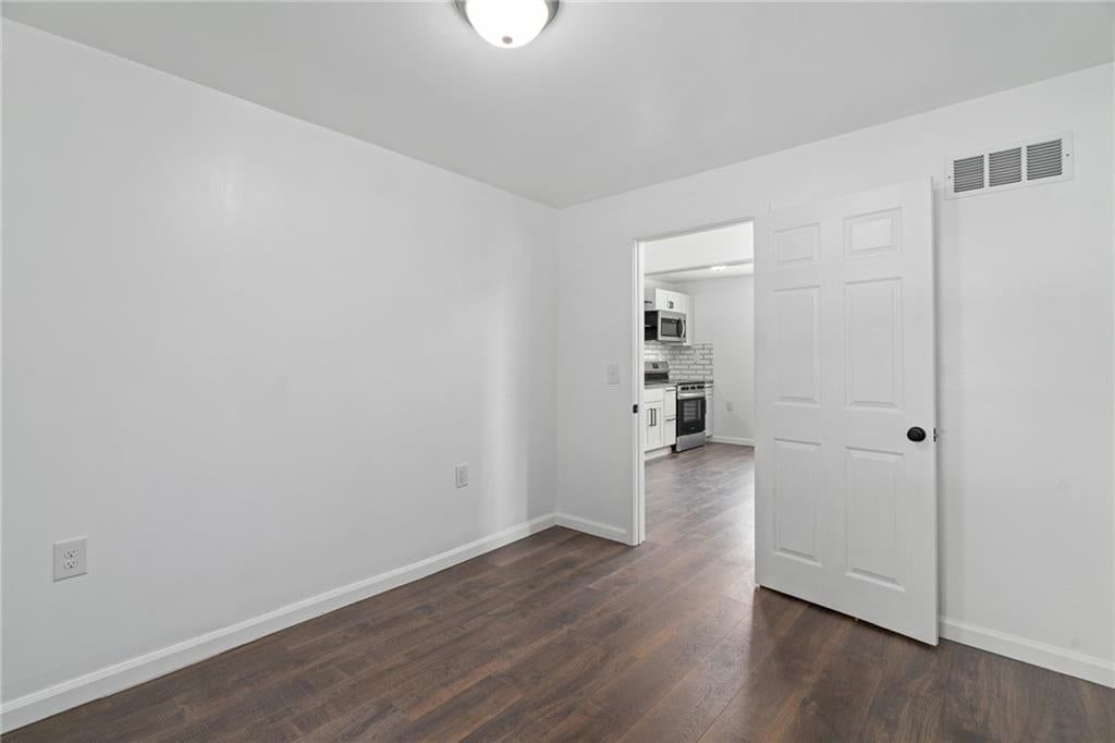 Photo 30 of 33 - 2909 Topping Avenue, Kansas City, MO 64129