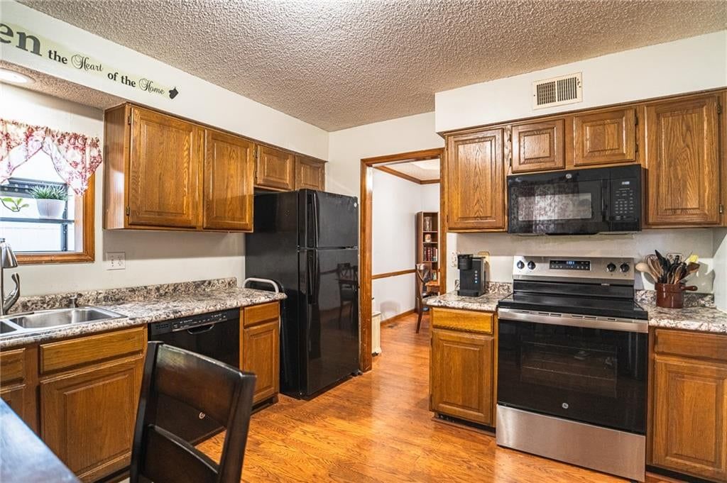 Photo 5 of 25, 1530 N 85th Terrace, Kansas City, KS 66112