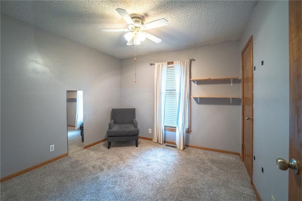 Photo 16 of 25 - 1530 N 85th Terrace, Kansas City, KS 66112