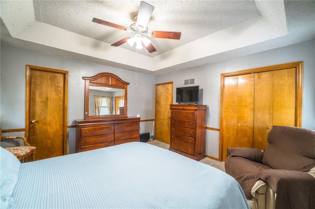 Photo 9 of 25 - 1530 N 85th Terrace, Kansas City, KS 66112