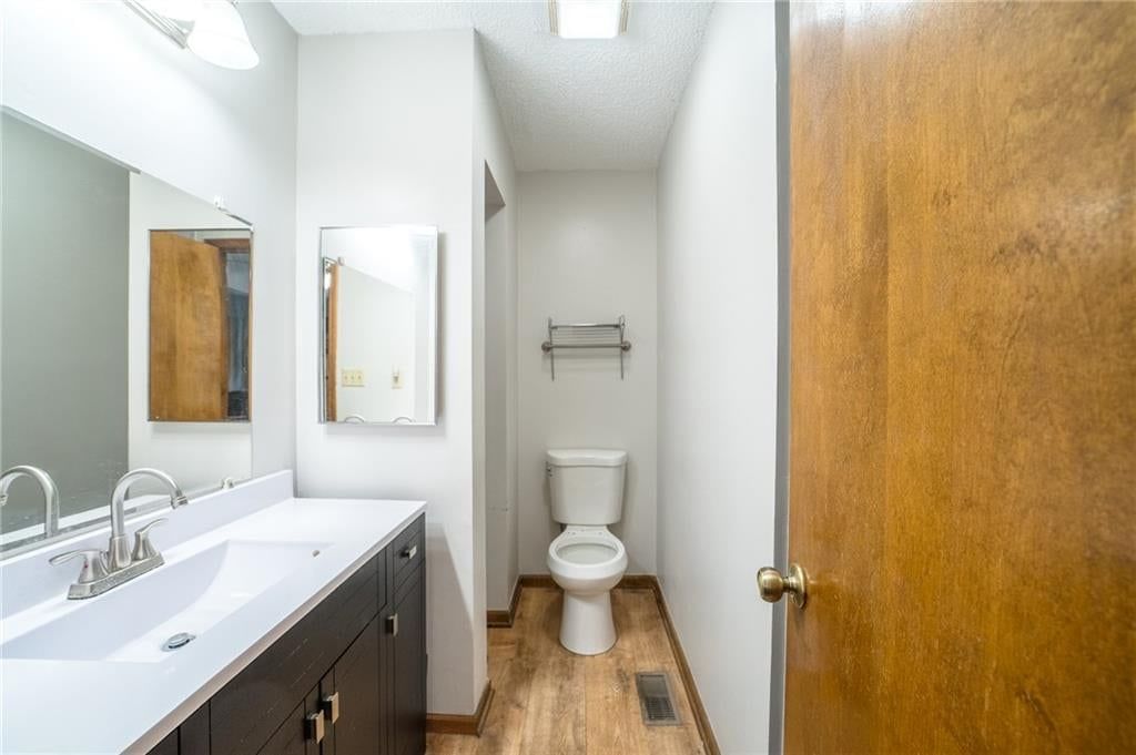 Photo 11 of 25, 1530 N 85th Terrace, Kansas City, KS 66112