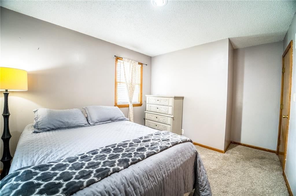 Photo 15 of 25 - 1530 N 85th Terrace, Kansas City, KS 66112