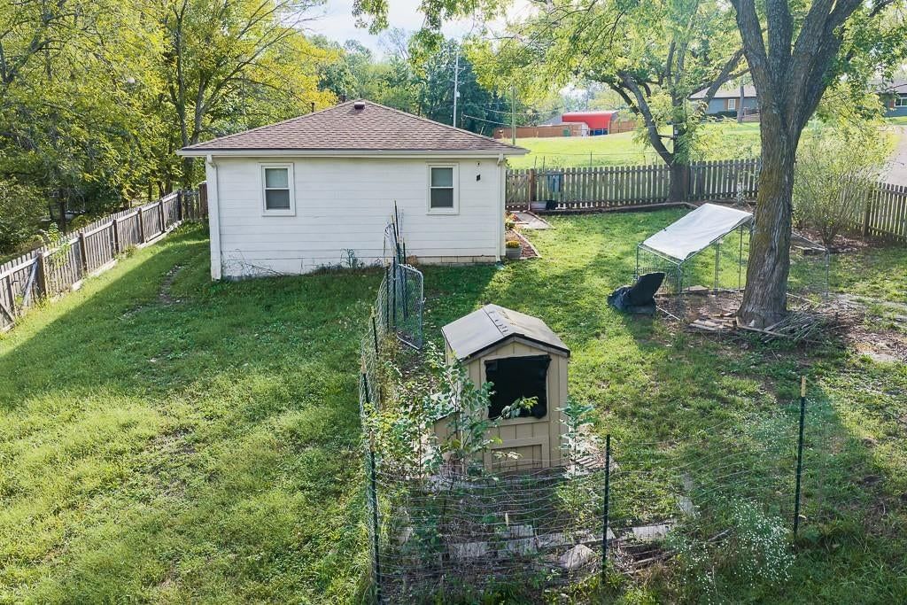 Photo 20 of 27 - 31376 Old KC Road, Paola, KS 66071