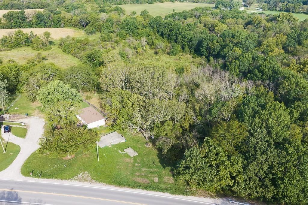 Photo 21 of 27 - 31376 Old KC Road, Paola, KS 66071