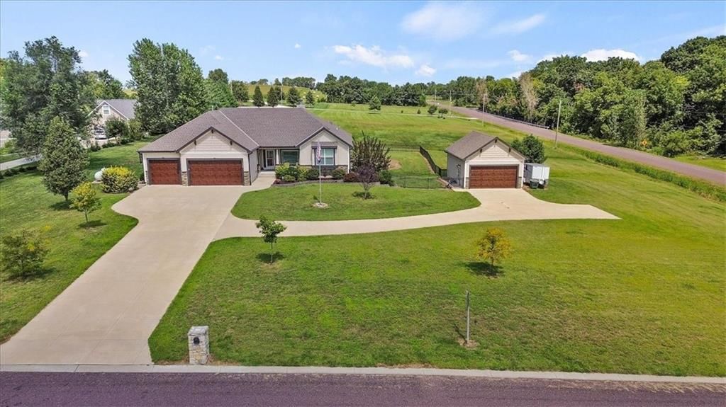 18220 Prairie View Drive — photo 2
