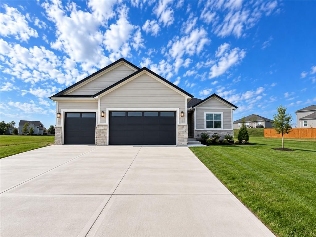 8013 SE Crumley Court — photo 1